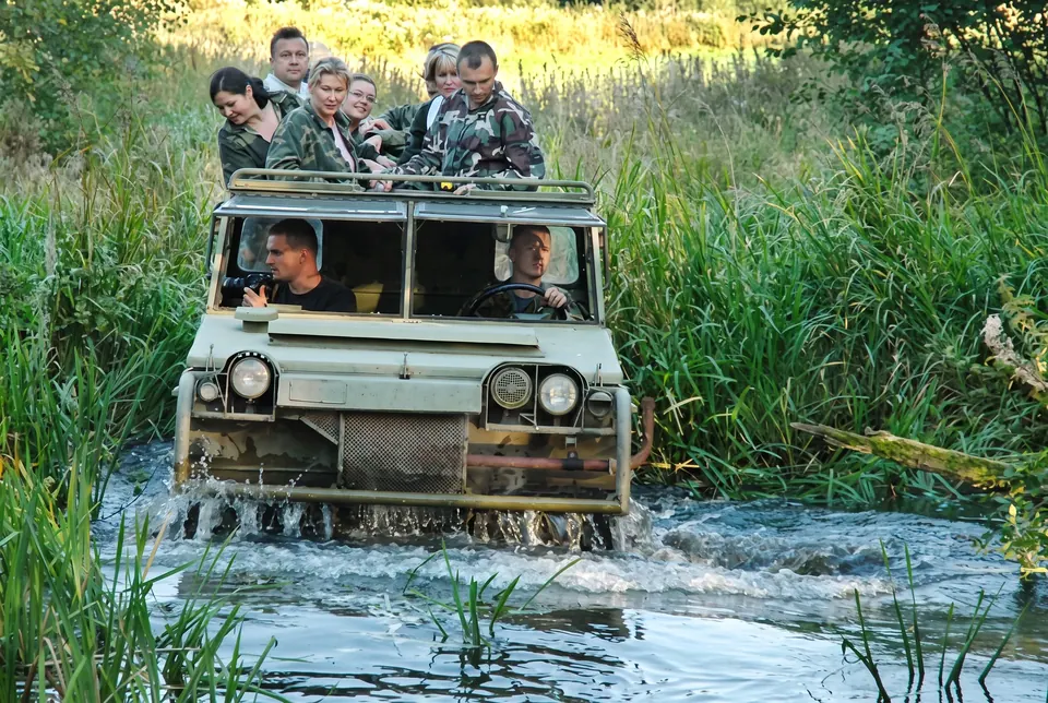 Pojazd gąsienicowy BV202 w Oskowie na militarnej imprezie integracyjnej