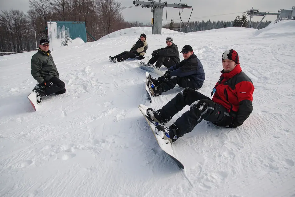 Snowboard podczas zimowej integracji
