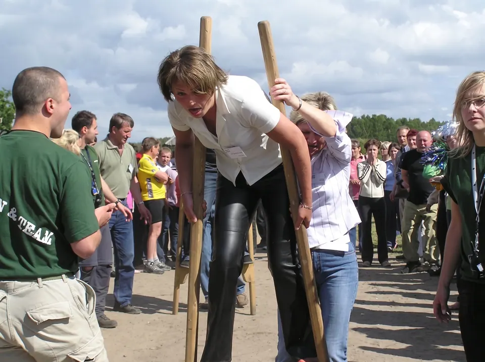 Szczudła i integracja przez zaufanie